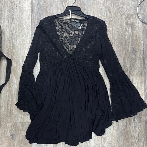 Free People Dresses & Skirts - Free People Black Lace Long Sleeve Dress